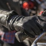 I Guanti Da Motociclisti Possono Avere Imbottiture Diverse a Seconde Della Stagione