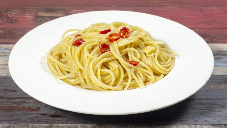 Spaghetti Aglio Olio E Peperoncino Fatto in Casa Da Benedetta - Lakhiru.com
