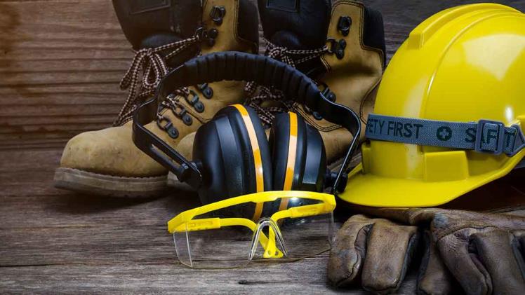 Essential Safety Gear Items for Construction Workers